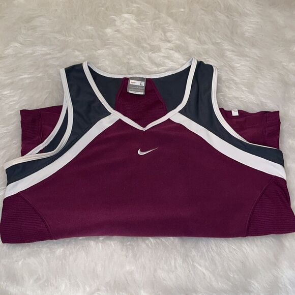 Nike Women’s Fit Dry Workout Top - Picture 5 of 5